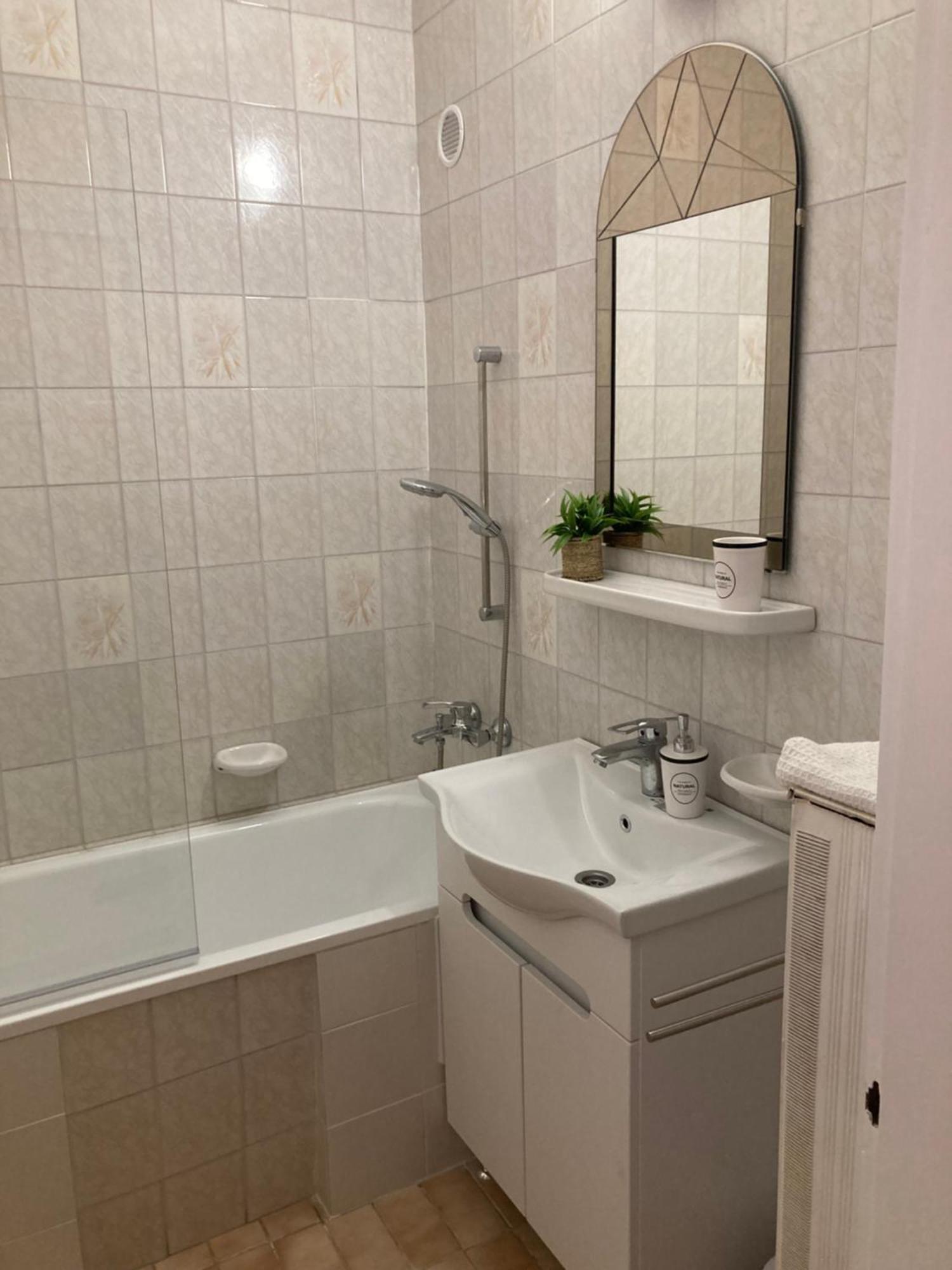 Belvarosi Classic Apartman 85 Square Meters Szombathely Luaran gambar
