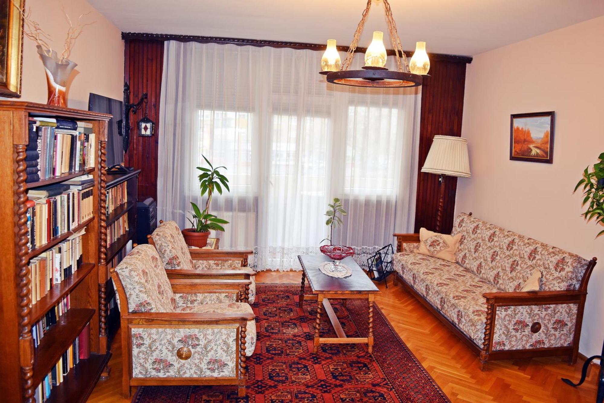 Belvarosi Classic Apartman 85 Square Meters Szombathely Luaran gambar
